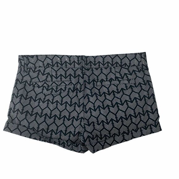 Black Cuffed Chino Shorts Size 7 Zig Zag Print - Picture 2 of 5